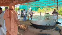 HH Swamiji's visit to Kembre-Alemane Traditional sugarcane crushing and Processing Unit (7 April 2025)